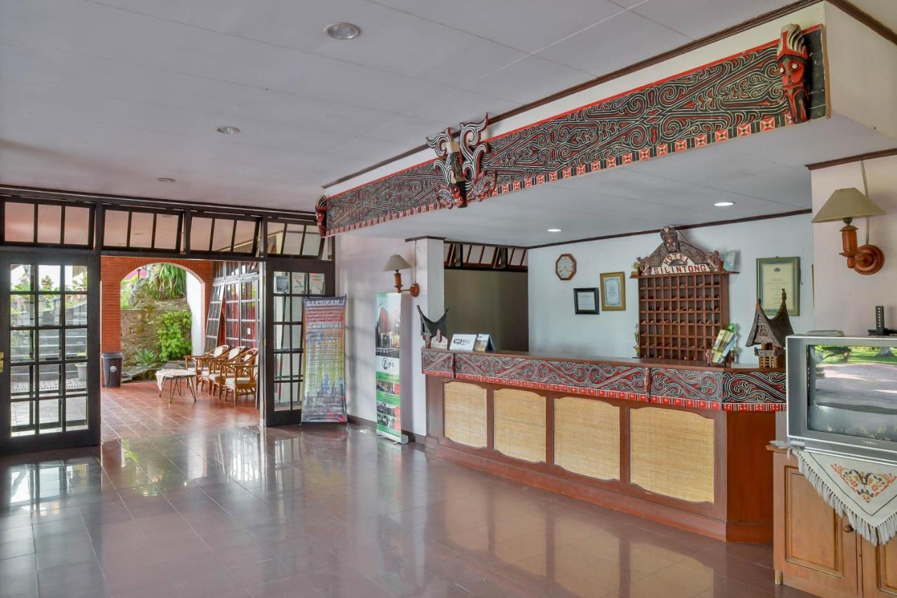Silintong Hotel Ambarita Ngoại thất bức ảnh