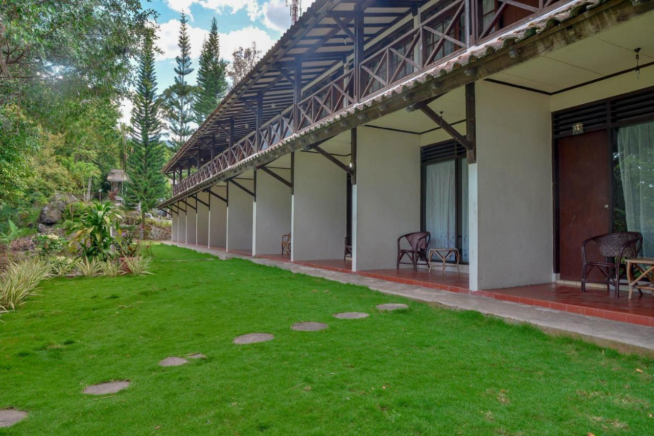 Silintong Hotel Ambarita Ngoại thất bức ảnh