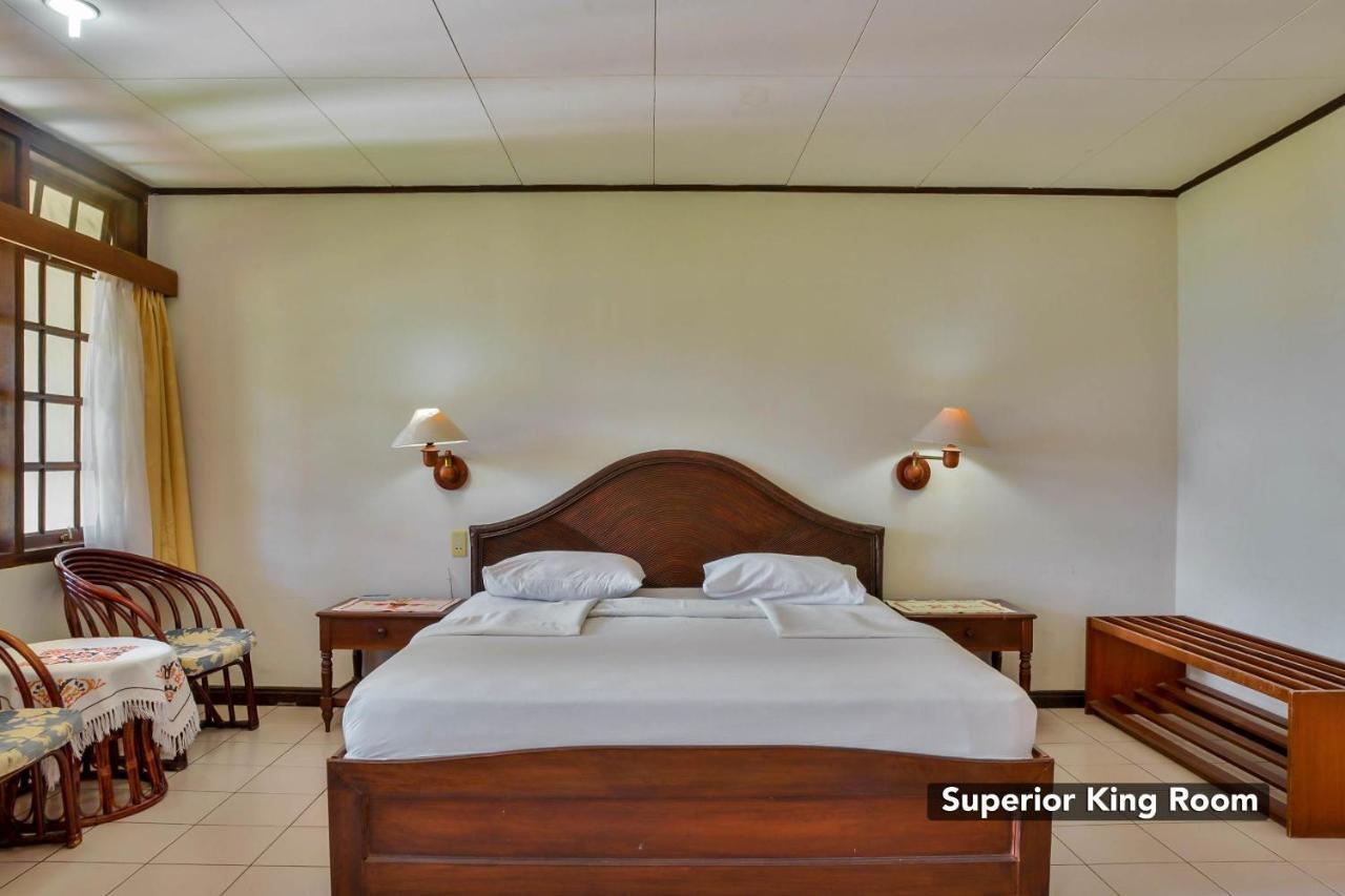 Silintong Hotel Ambarita Ngoại thất bức ảnh