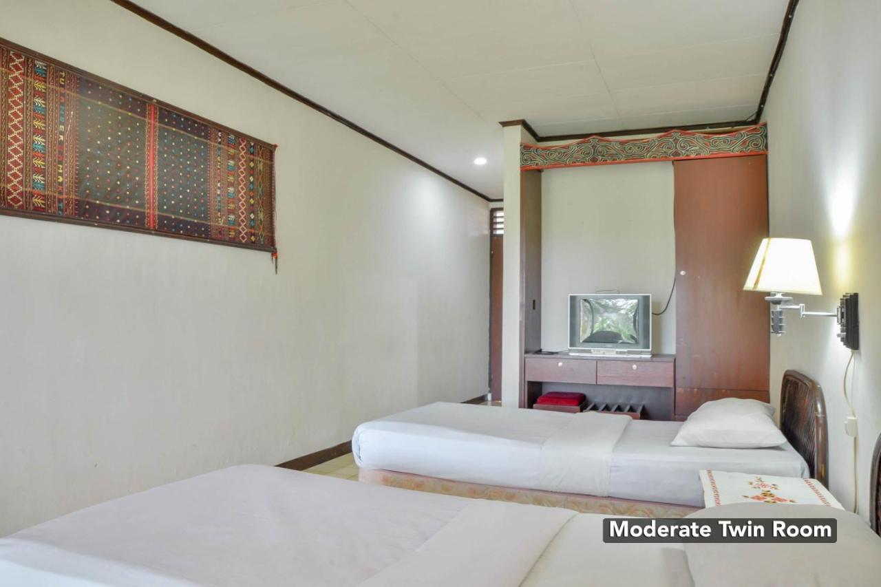Silintong Hotel Ambarita Ngoại thất bức ảnh