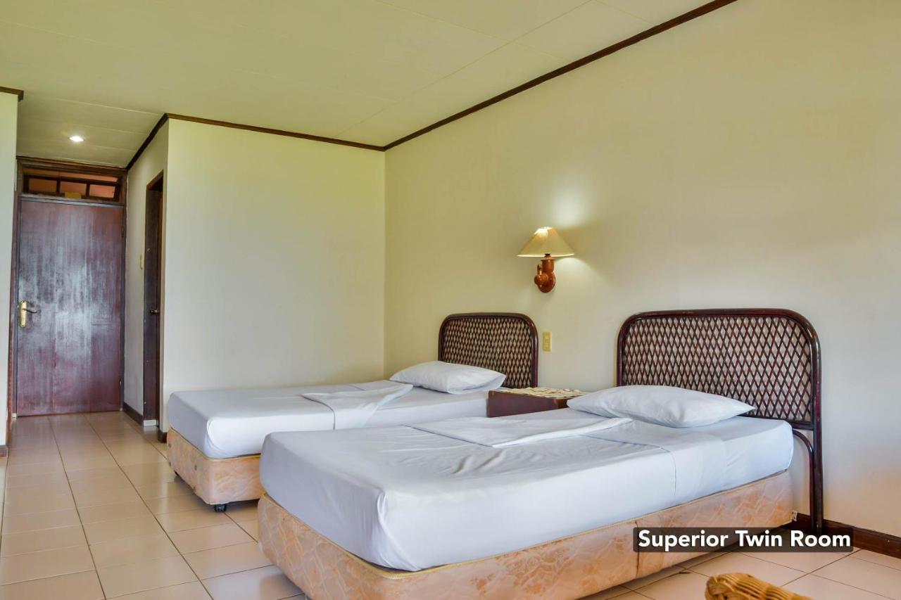 Silintong Hotel Ambarita Ngoại thất bức ảnh