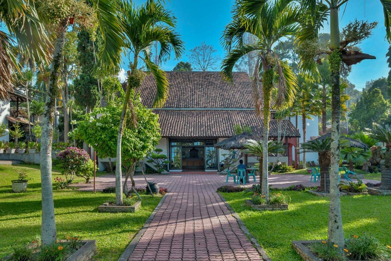 Silintong Hotel Ambarita Ngoại thất bức ảnh