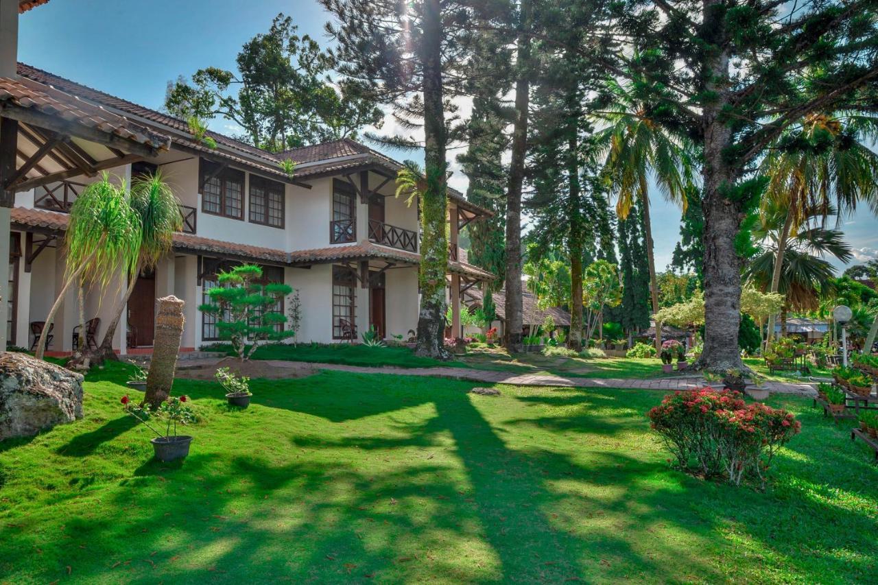 Silintong Hotel Ambarita Ngoại thất bức ảnh