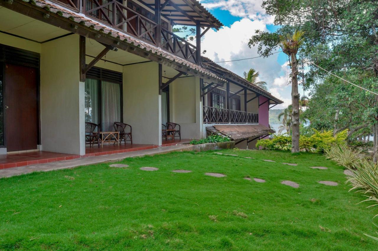 Silintong Hotel Ambarita Ngoại thất bức ảnh