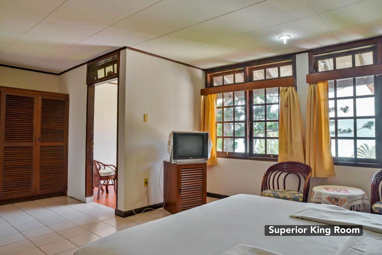 Silintong Hotel Ambarita Ngoại thất bức ảnh