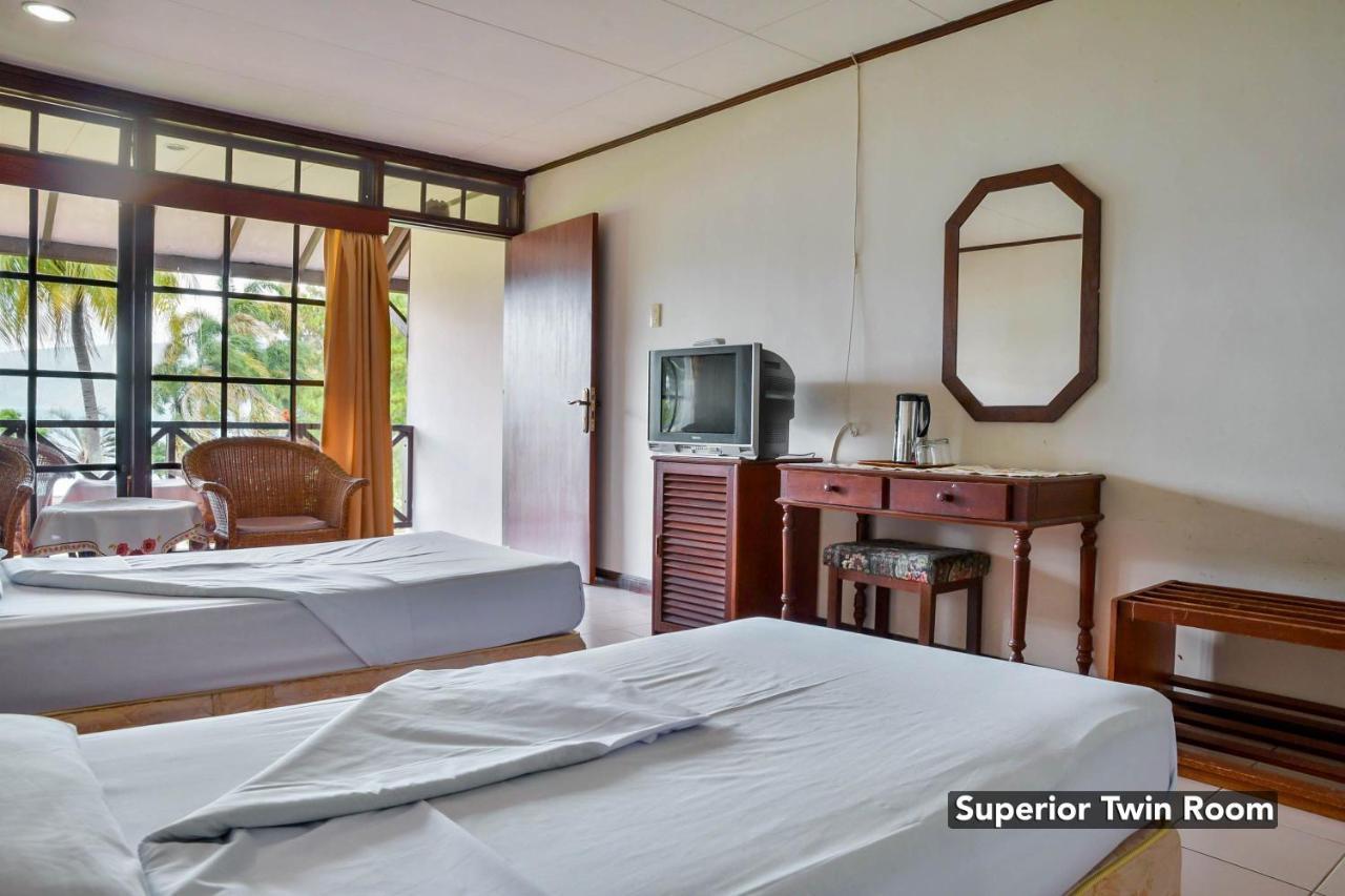 Silintong Hotel Ambarita Ngoại thất bức ảnh