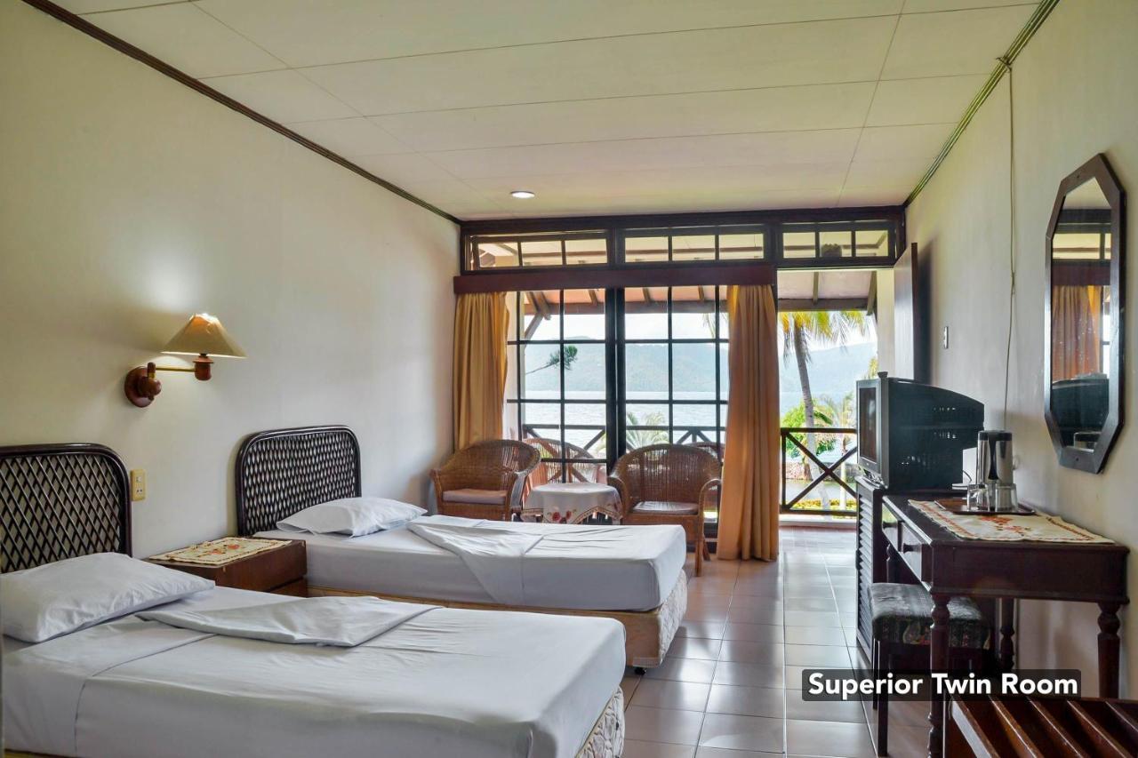 Silintong Hotel Ambarita Ngoại thất bức ảnh