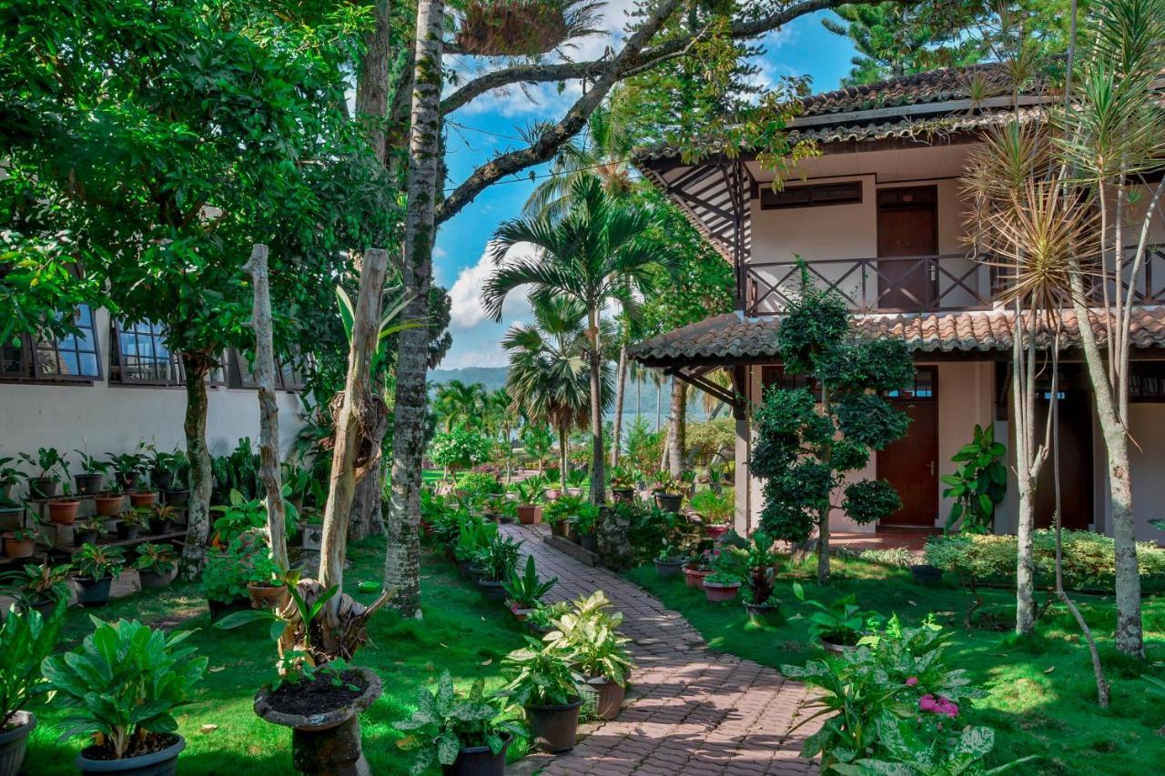 Silintong Hotel Ambarita Ngoại thất bức ảnh
