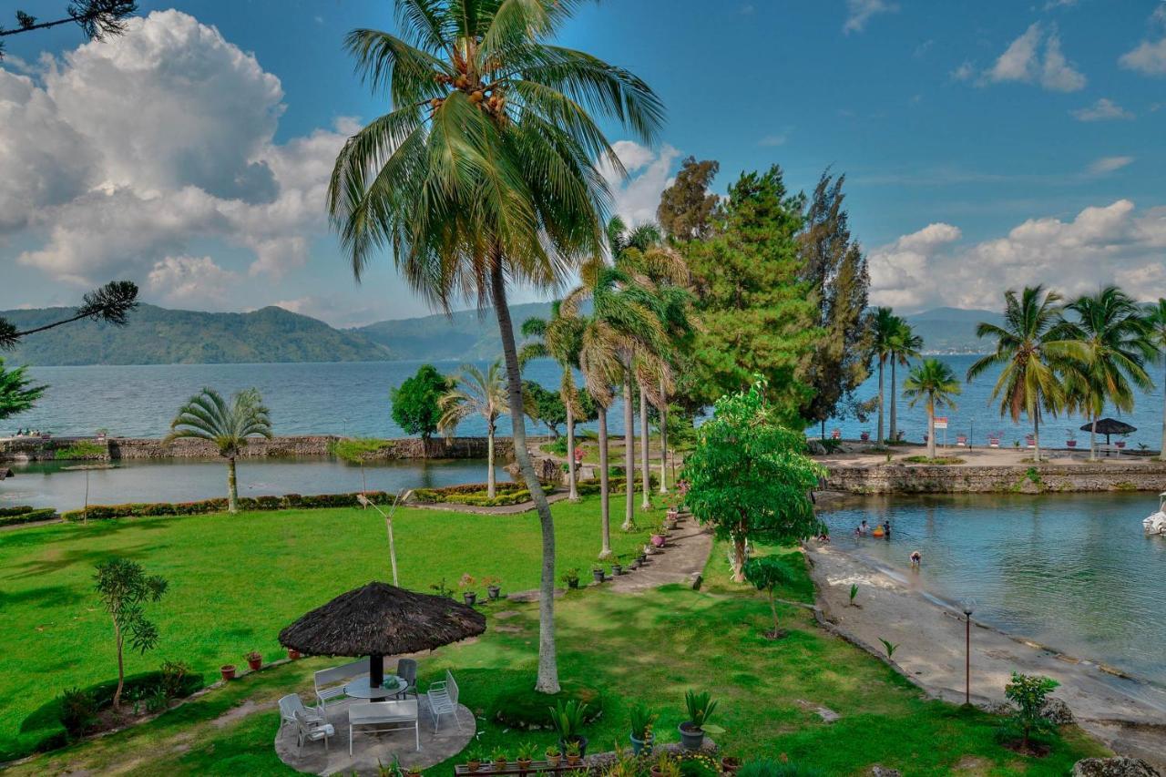 Silintong Hotel Ambarita Ngoại thất bức ảnh