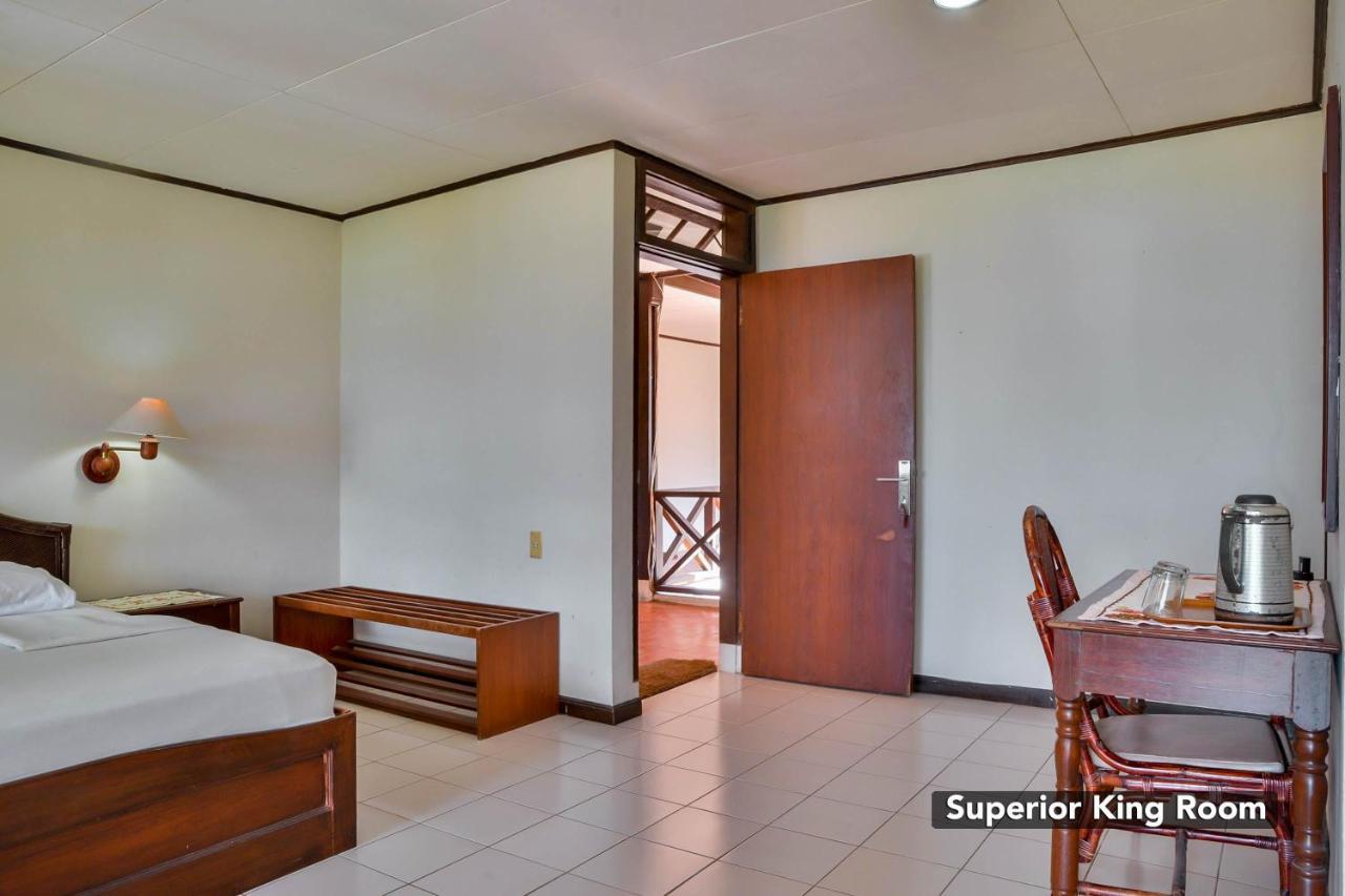 Silintong Hotel Ambarita Ngoại thất bức ảnh
