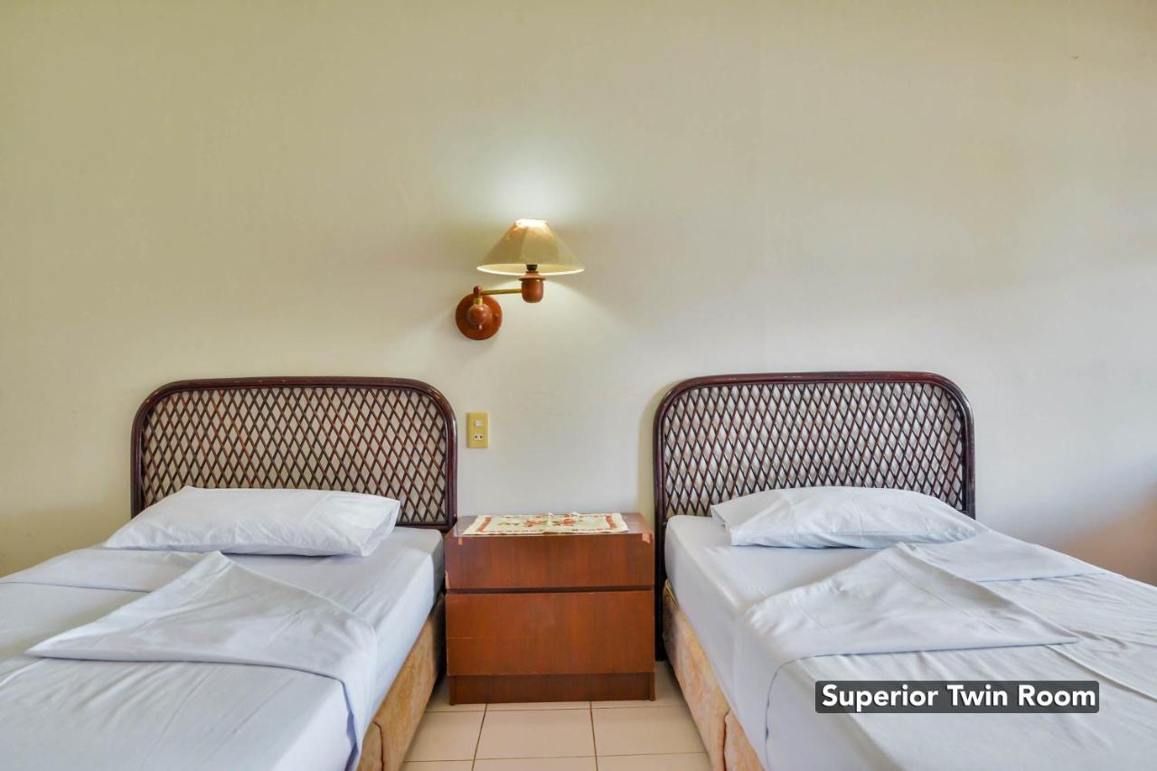Silintong Hotel Ambarita Ngoại thất bức ảnh